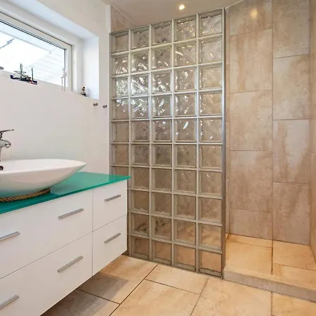 5 Star Holiday In Str By Stroby